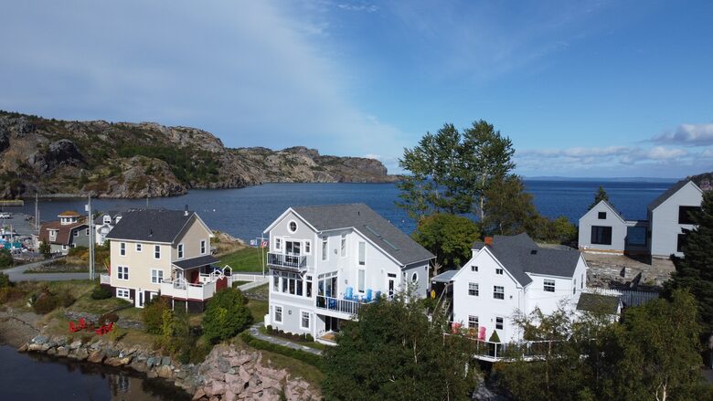 Stunning Newfoundland Seaside Retreat - Brigus, Canada