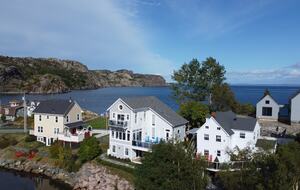 Stunning Newfoundland Seaside Retreat - Brigus, Canada