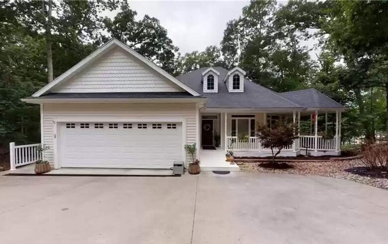 Peaceful Lake of the Ozarks Retreat with Wraparound Porch - Sunrise beach, Missouri