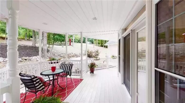 Peaceful Lake of the Ozarks Retreat with Wraparound Porch - Sunrise beach, Missouri