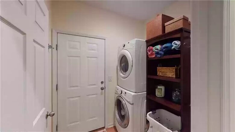 Peaceful Lake of the Ozarks Retreat with Wraparound Porch - Sunrise beach, Missouri