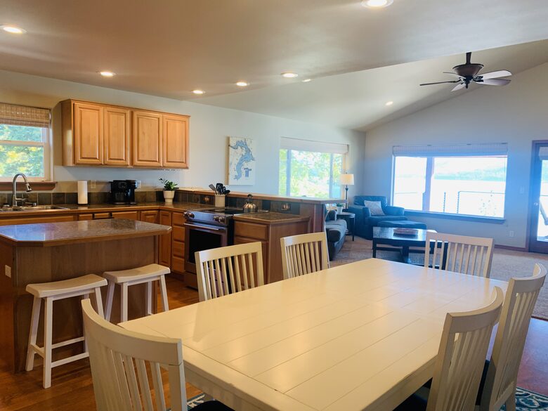 Kootenai Bay Retreat | Waterfront Haven Near Sandpoint - Sandpoint, Idaho