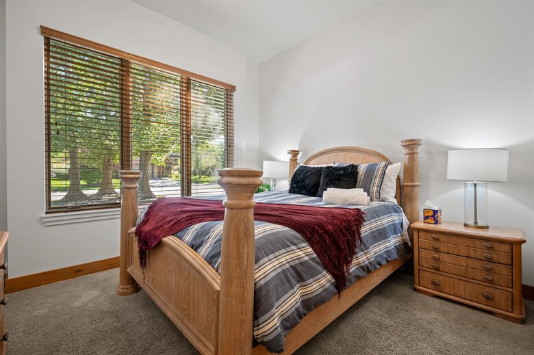 Bedroom 2 - queen bed