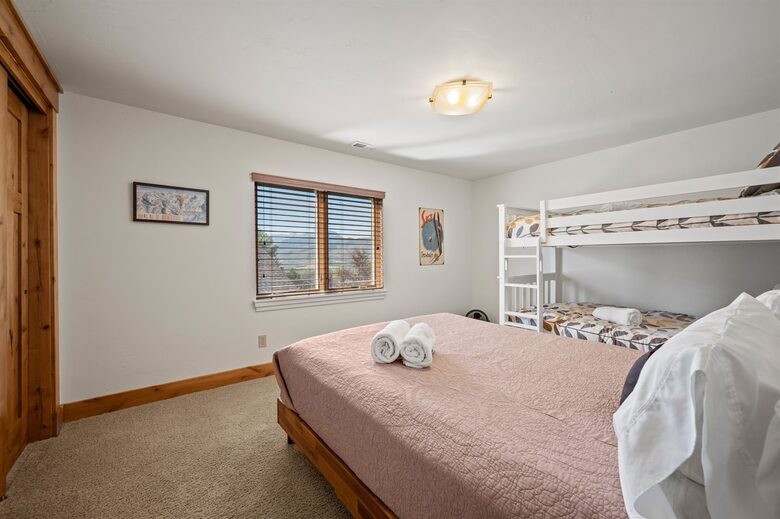 Upstairs bedroom - Queen and bunk bed