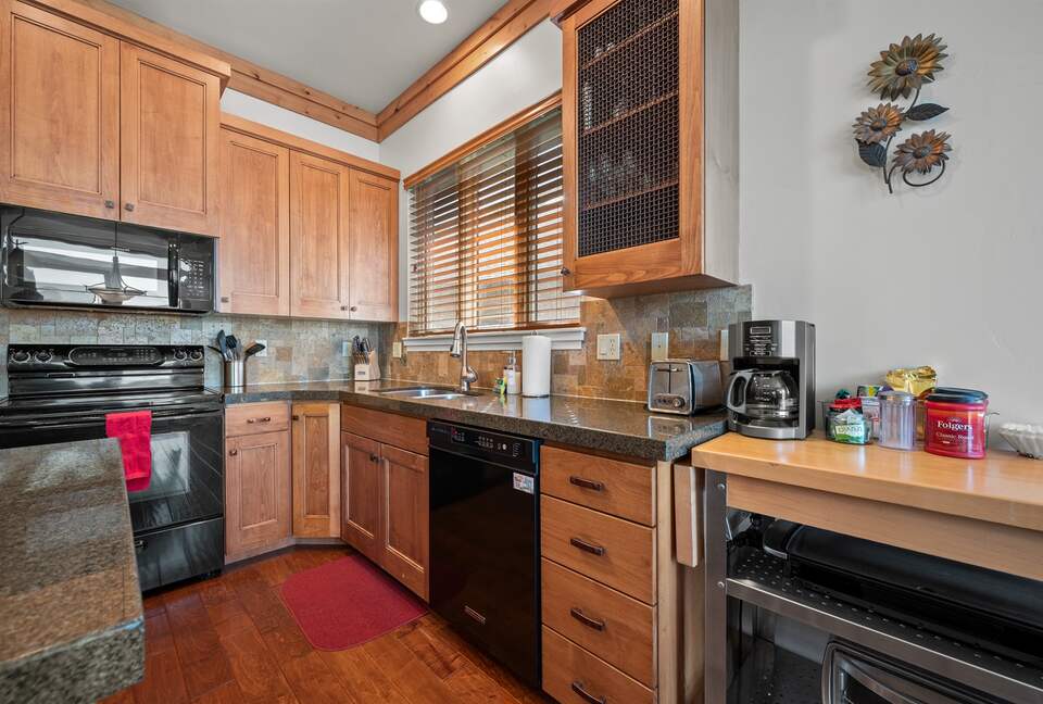 Kitchen with oven and dishwasher