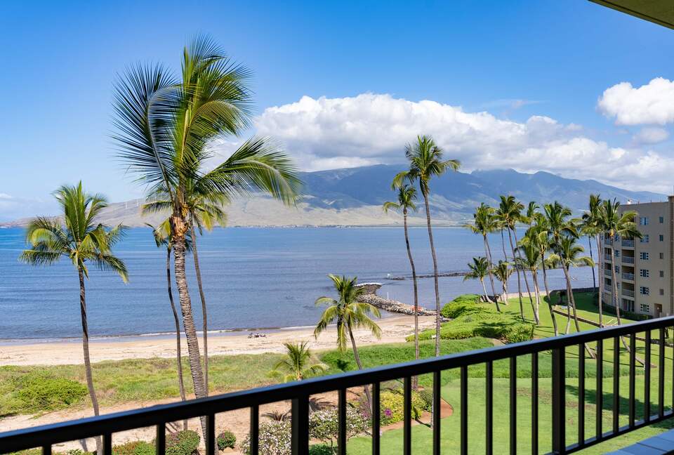 Oceanfront Maui Escape with Panoramic Pacific Views - Kihei, Hawaii