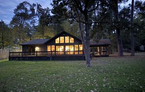 A Forest Escape | Lakeside Peace an Hour from Houston - Montgomery, Texas