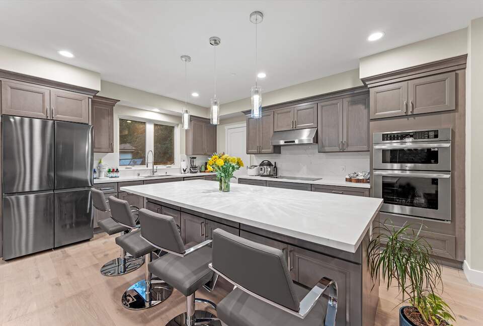 Elegant 5-Bedroom Home near Tech Hubs and Wine Country - San Jose, California