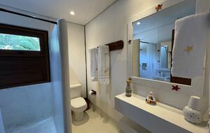 A Private Eco-Luxury Haven in Barra do Sahy - Barra do Sahy, Brazil