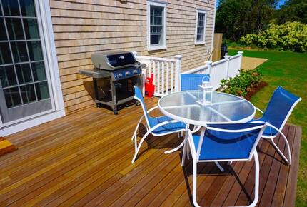 Island Elegance on Pinkham Circle - Nantucket, Massachusetts