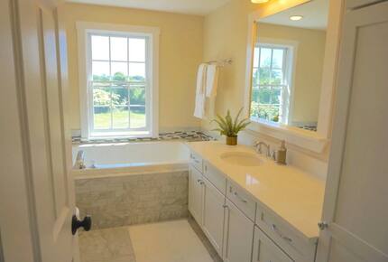 Island Elegance on Pinkham Circle - Nantucket, Massachusetts