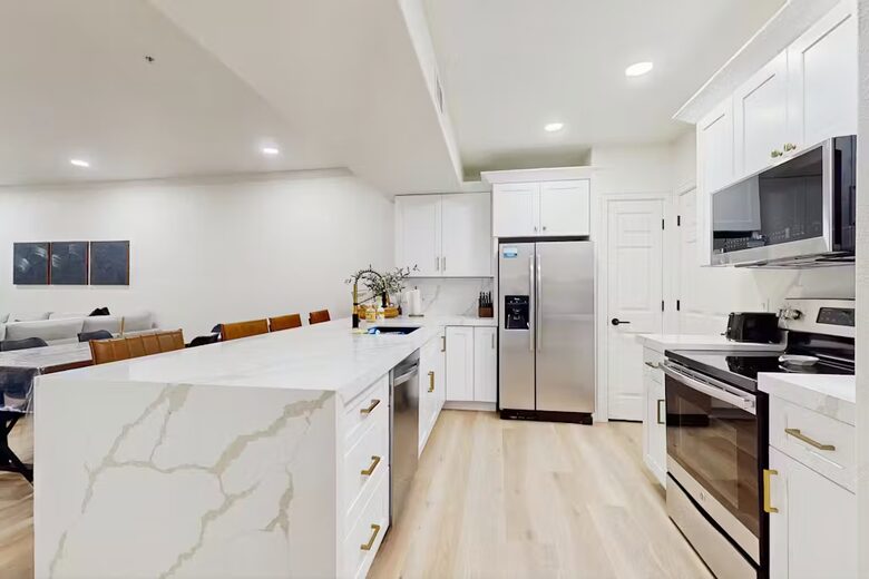 Elegant Scottsdale Retreat with Resort Amenities - Scotsdale, Arizona