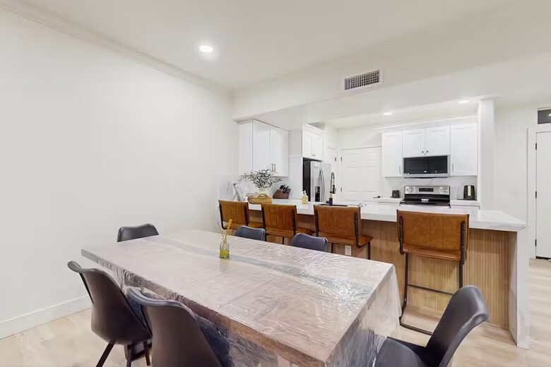 Elegant Scottsdale Retreat with Resort Amenities - Scotsdale, Arizona