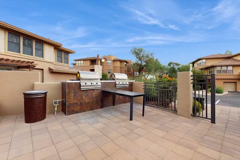 Elegant Scottsdale Retreat with Resort Amenities - Scotsdale, Arizona