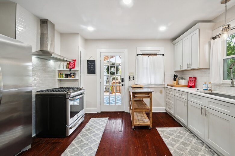 Mid City Baton Rouge Retreat with Carriage House - Baton Rouge, Louisiana