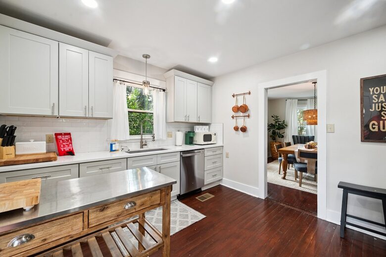 Mid City Baton Rouge Retreat with Carriage House - Baton Rouge, Louisiana