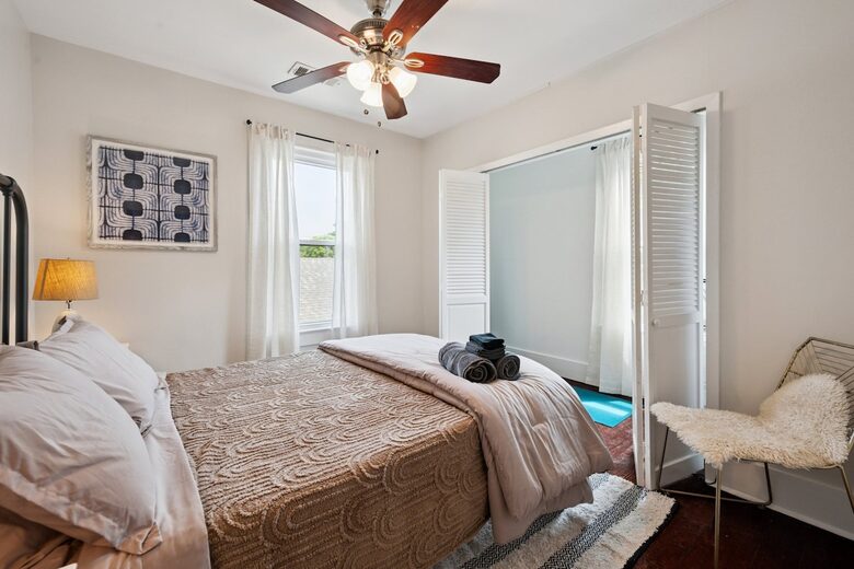 Mid City Baton Rouge Retreat with Carriage House - Baton Rouge, Louisiana