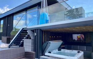 A Contemporary Glasshouse on Rudyard Lake - Rushton Spencer, United Kingdom