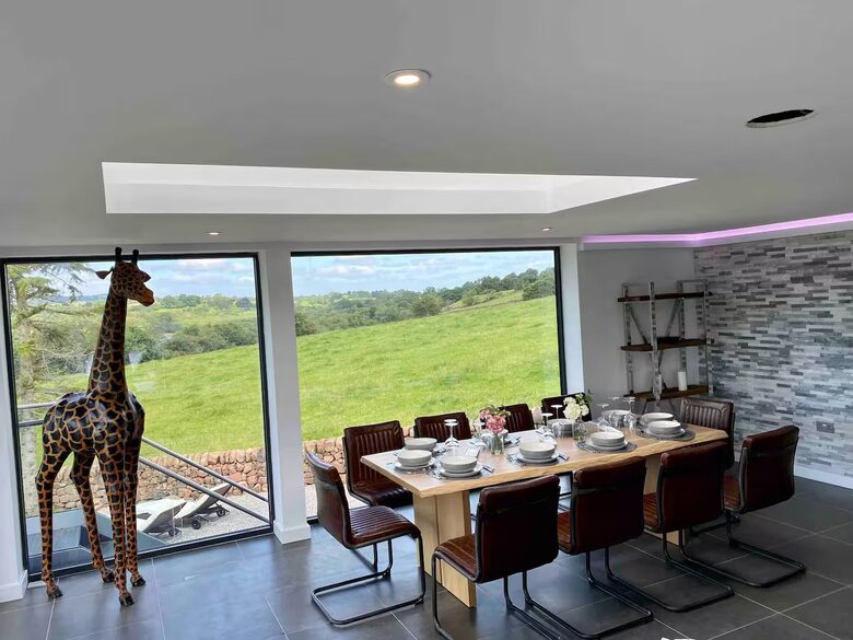 A Contemporary Glasshouse on Rudyard Lake - Rushton Spencer, United Kingdom