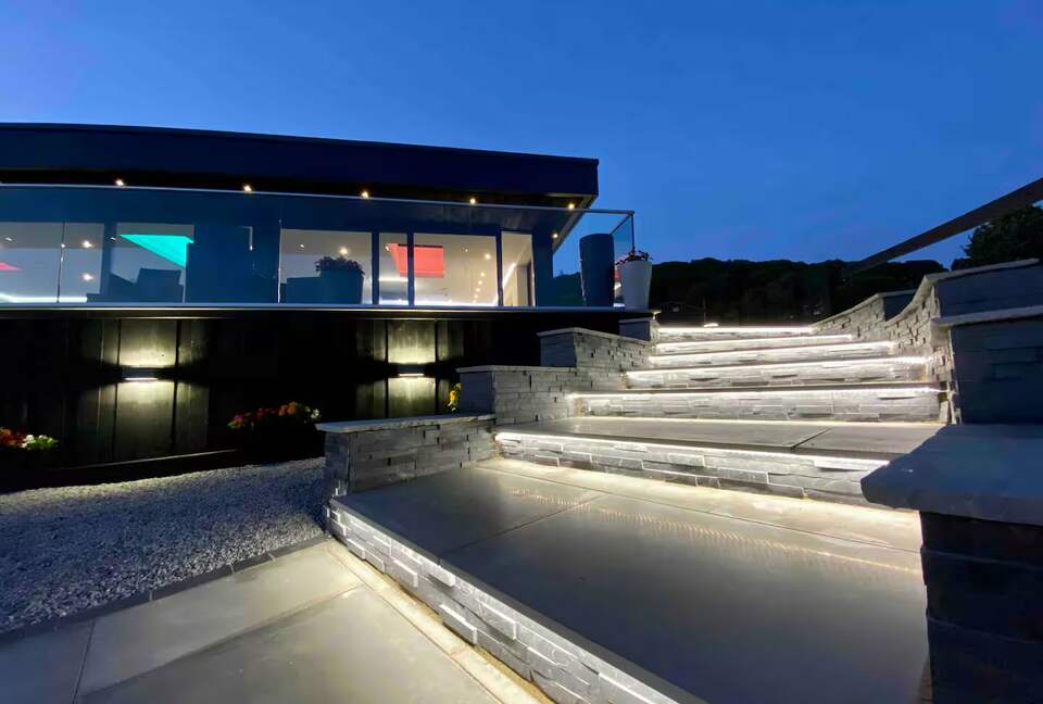 A Contemporary Glasshouse on Rudyard Lake - Rushton Spencer, United Kingdom