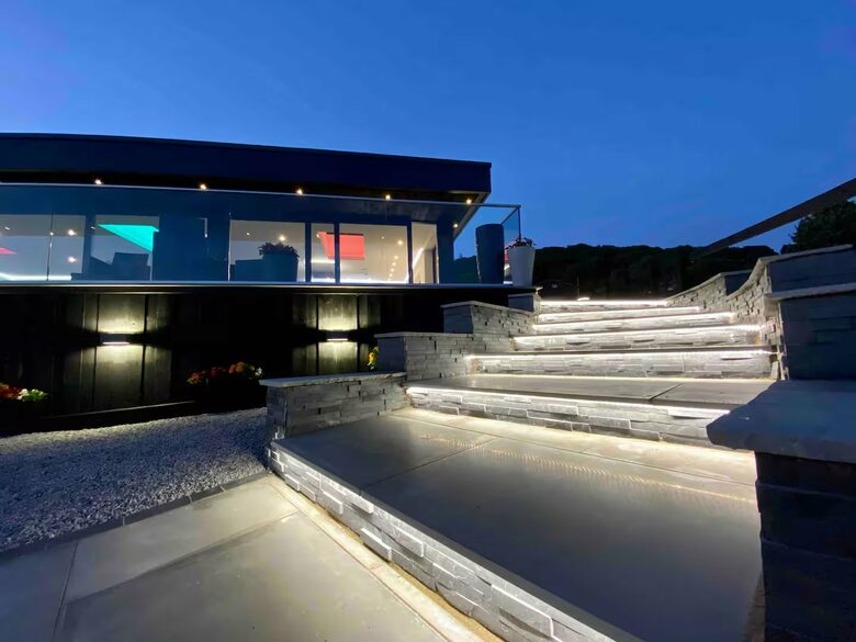 A Contemporary Glasshouse on Rudyard Lake - Rushton Spencer, United Kingdom