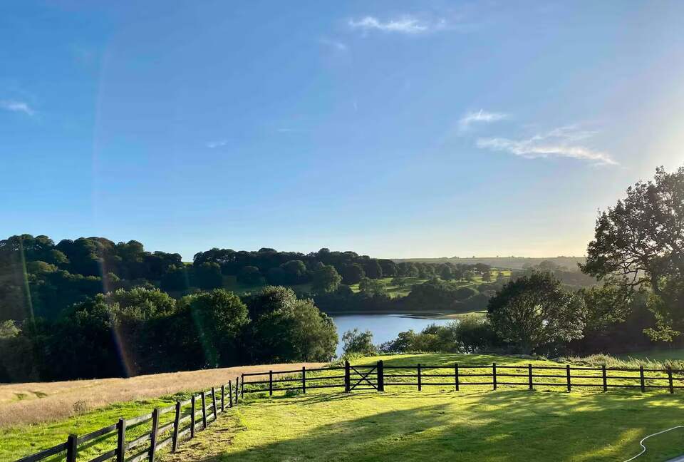 A Contemporary Glasshouse on Rudyard Lake - Rushton Spencer, United Kingdom