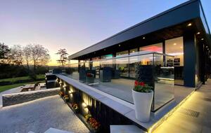 A Contemporary Glasshouse on Rudyard Lake - Rushton Spencer, United Kingdom