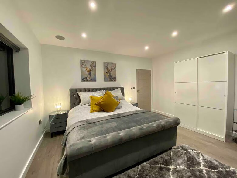 A Contemporary Glasshouse on Rudyard Lake - Rushton Spencer, United Kingdom