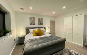 A Contemporary Glasshouse on Rudyard Lake - Rushton Spencer, United Kingdom