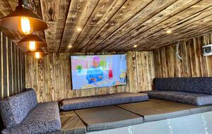 A Contemporary Glasshouse on Rudyard Lake - Rushton Spencer, United Kingdom