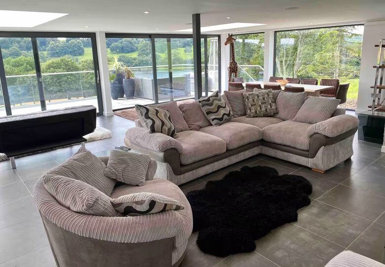 A Contemporary Glasshouse on Rudyard Lake - Rushton Spencer, United Kingdom