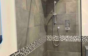 A Contemporary Glasshouse on Rudyard Lake - Rushton Spencer, United Kingdom