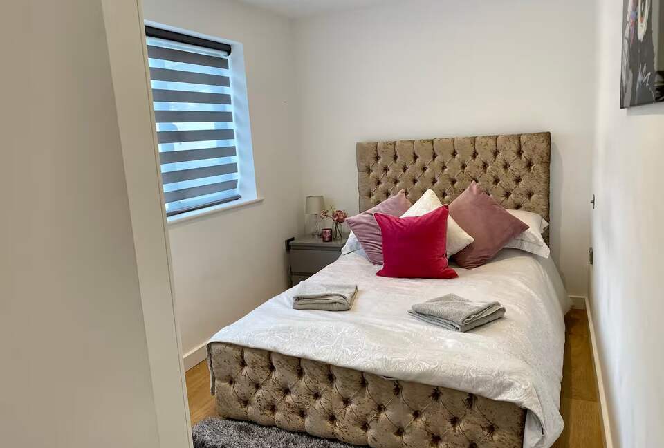 A Contemporary Glasshouse on Rudyard Lake - Rushton Spencer, United Kingdom