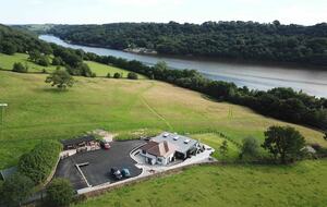 A Contemporary Glasshouse on Rudyard Lake - Rushton Spencer, United Kingdom