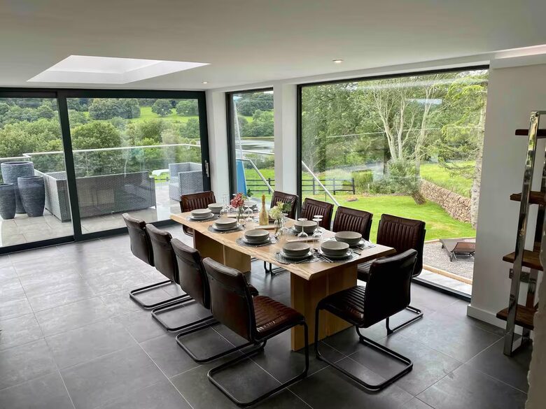 A Contemporary Glasshouse on Rudyard Lake - Rushton Spencer, United Kingdom