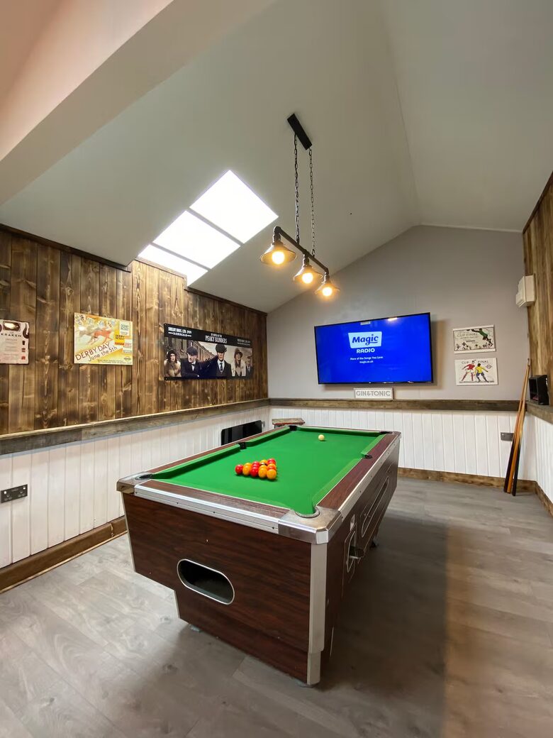 A Contemporary Glasshouse on Rudyard Lake - Rushton Spencer, United Kingdom