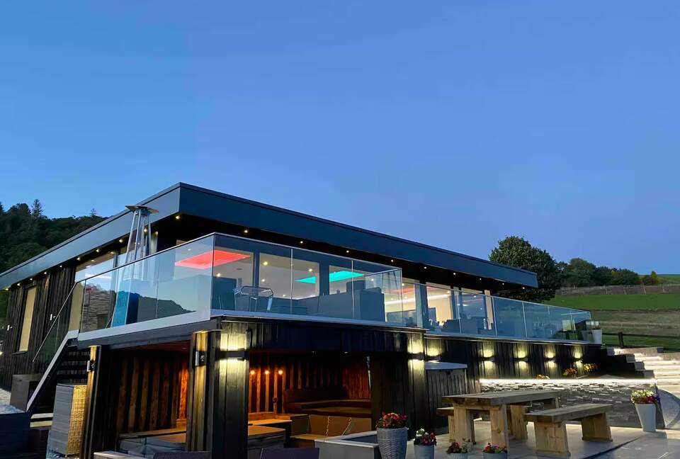 A Contemporary Glasshouse on Rudyard Lake - Rushton Spencer, United Kingdom