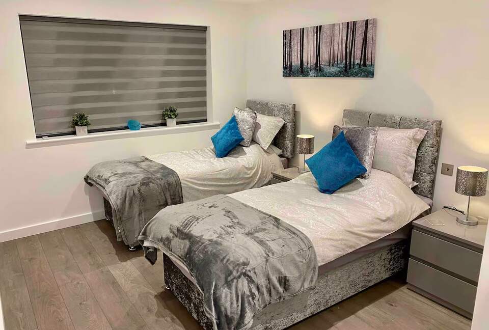 A Contemporary Glasshouse on Rudyard Lake - Rushton Spencer, United Kingdom