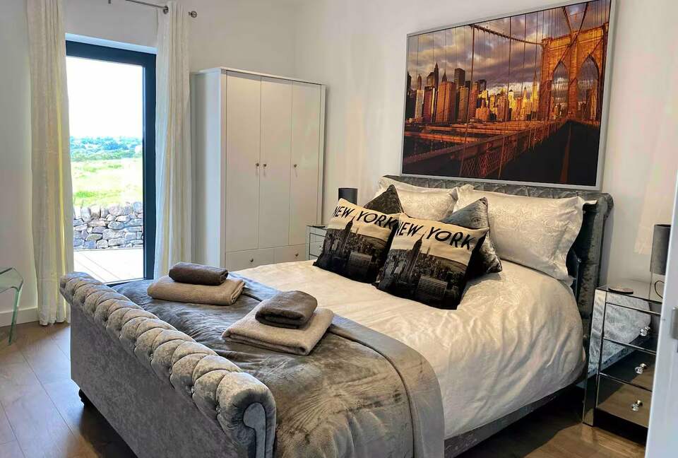 A Contemporary Glasshouse on Rudyard Lake - Rushton Spencer, United Kingdom