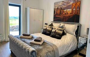 A Contemporary Glasshouse on Rudyard Lake - Rushton Spencer, United Kingdom