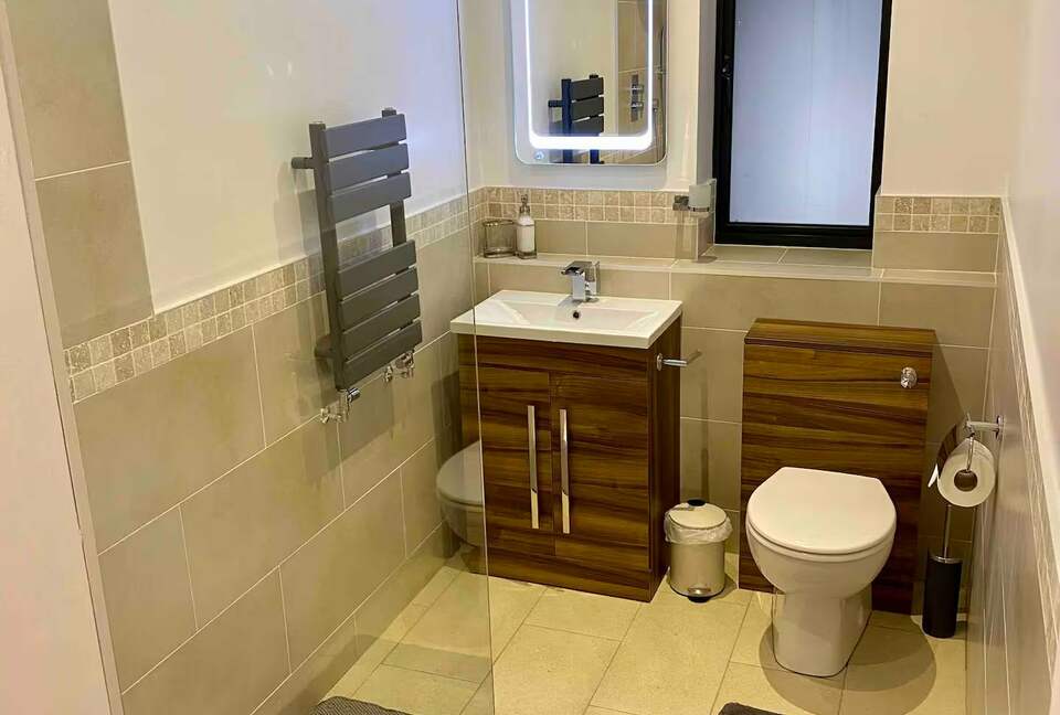 A Contemporary Glasshouse on Rudyard Lake - Rushton Spencer, United Kingdom