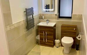 A Contemporary Glasshouse on Rudyard Lake - Rushton Spencer, United Kingdom