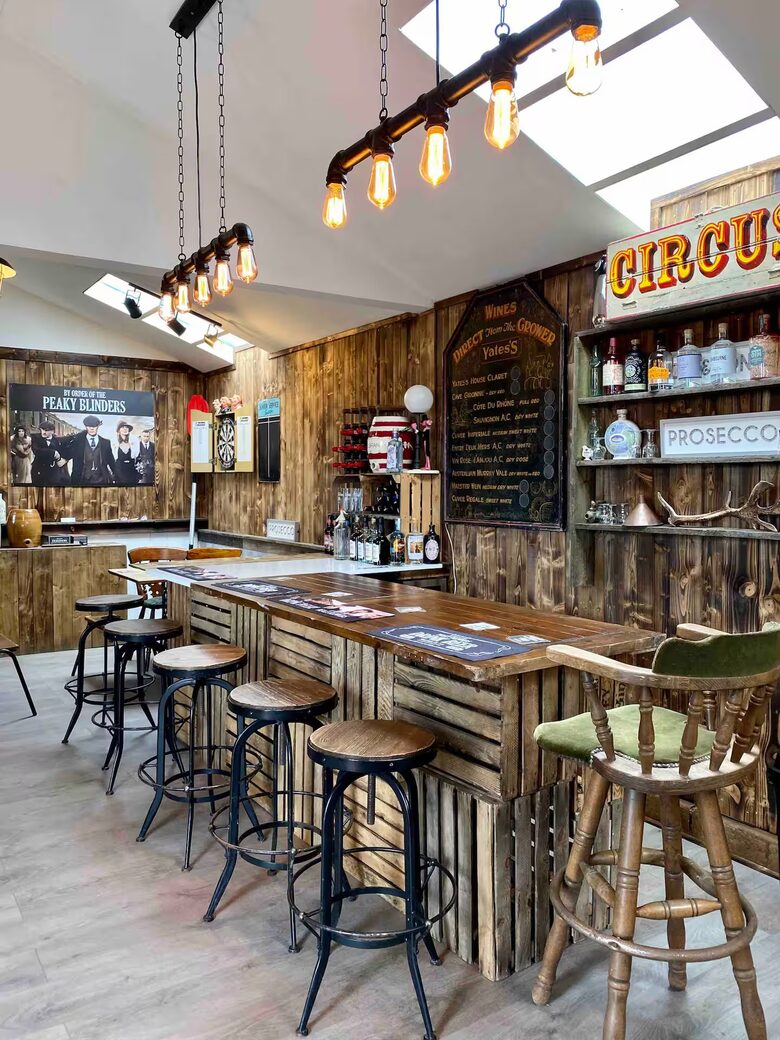 A Contemporary Glasshouse on Rudyard Lake - Rushton Spencer, United Kingdom