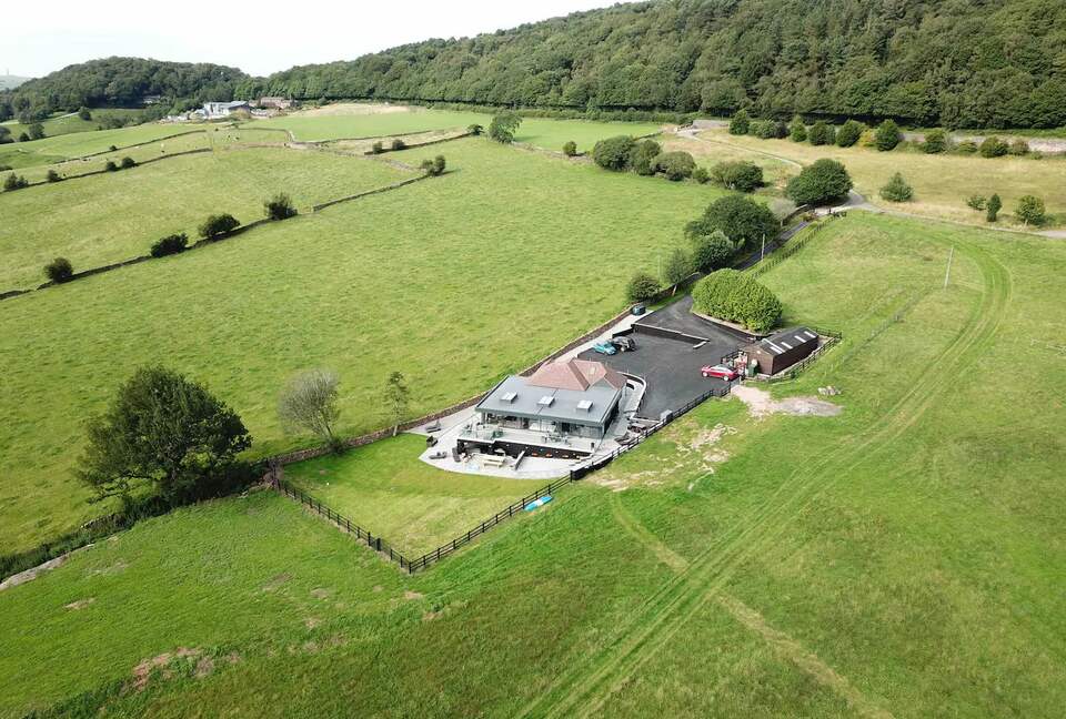 A Contemporary Glasshouse on Rudyard Lake - Rushton Spencer, United Kingdom