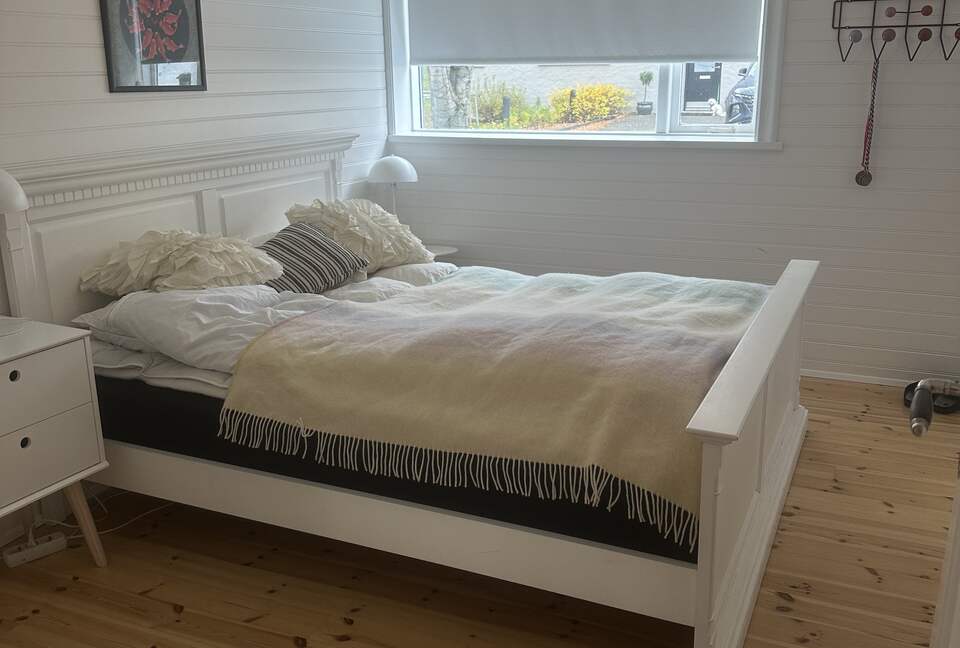 Inviting Town-Center residence With Cozy Lower Lounge - Akureyri, Iceland