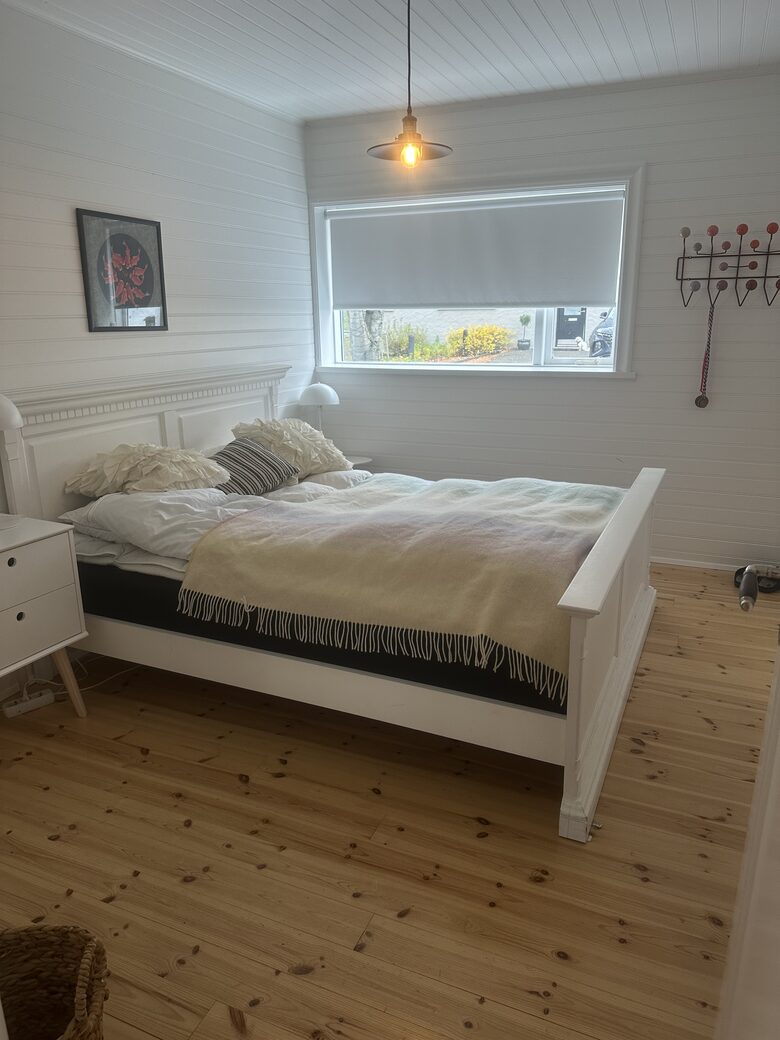 Inviting Town-Center residence With Cozy Lower Lounge - Akureyri, Iceland