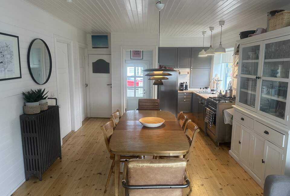 Inviting Town-Center residence With Cozy Lower Lounge - Akureyri, Iceland