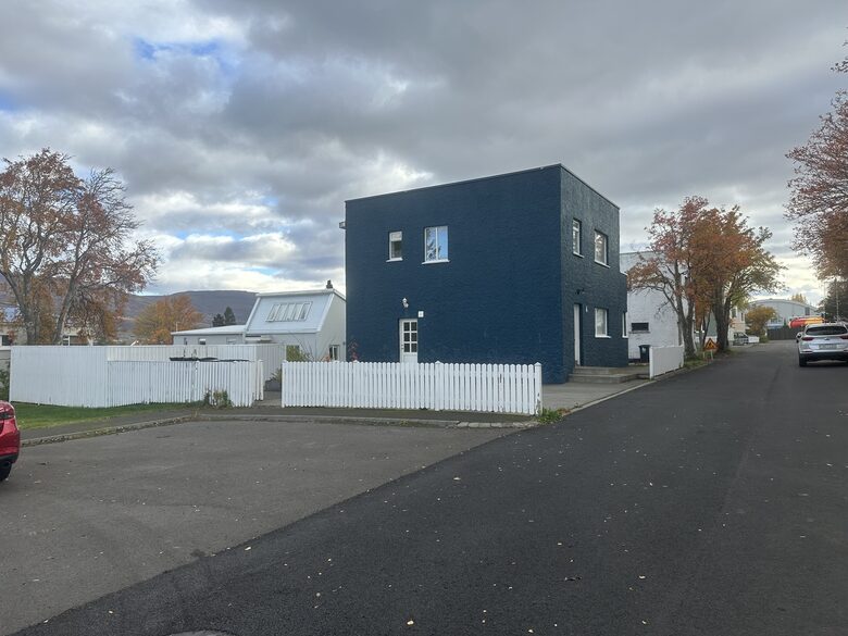 Inviting Town-Center residence With Cozy Lower Lounge - Akureyri, Iceland