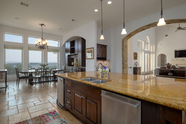 Lake Travis Luxury Estate with Panoramic Views - Volente, Texas