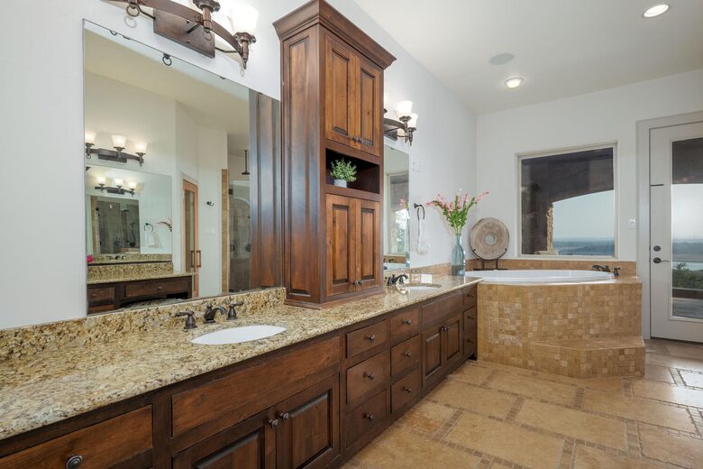 Lake Travis Luxury Estate with Panoramic Views - Volente, Texas